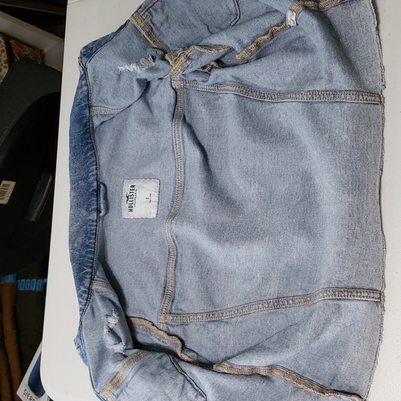 HOLLISTER light wash denim jacket - Picture 6 of 15